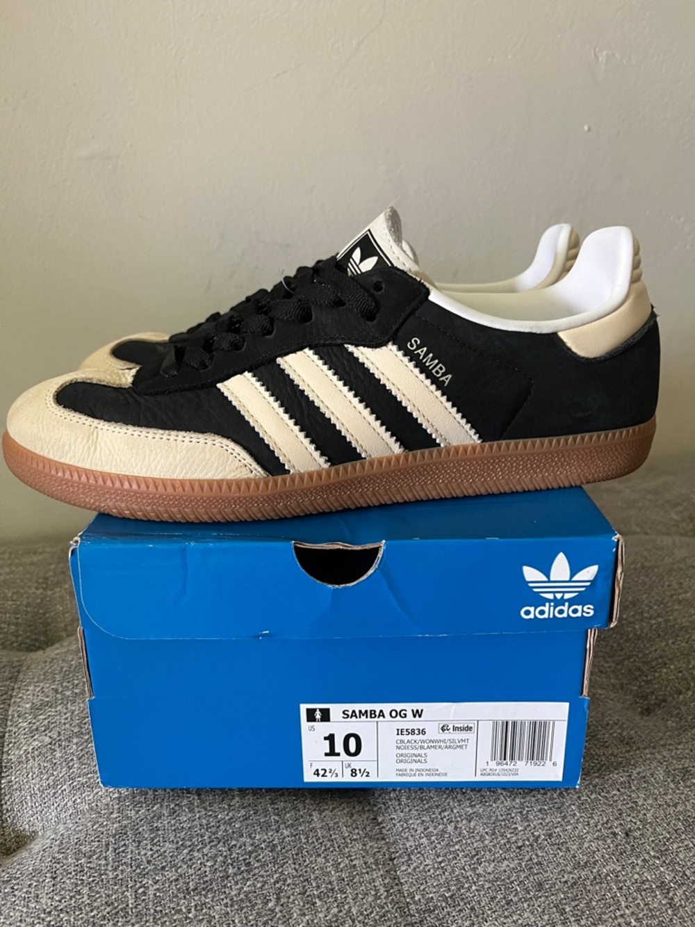 Adidas Samba OG Womens Size 10 Black White Gum Sole Sneakers Worn Once